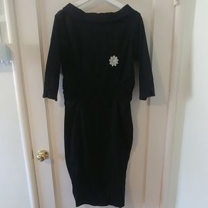 Black wiggle dress w/broach